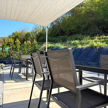 Le Village 3*