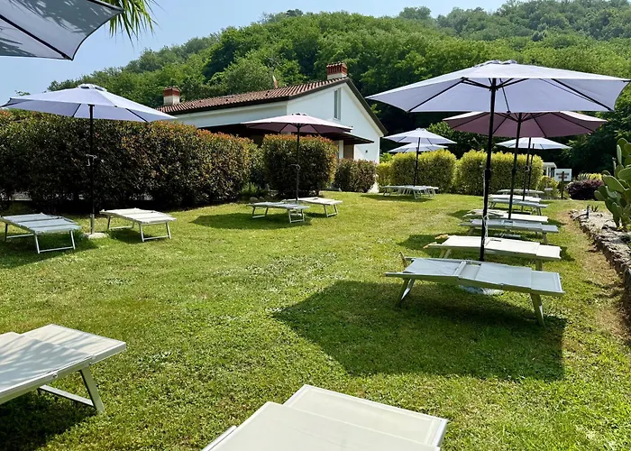 Le Village Lägenhetshotell Sarzana
